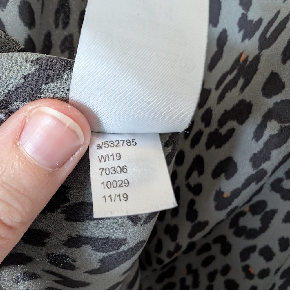 LOFT Women's Size M Gray Leopard Print Top - Picture 9 of 10
